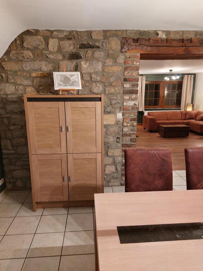 Aux Trois Petits Cochons Apartment Хотон Екстериор снимка